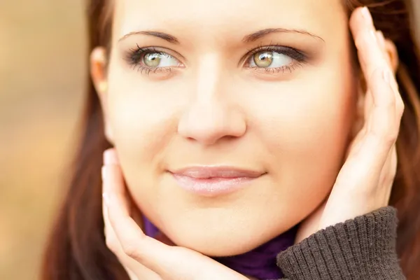 Closeup Portrait of young woman in autum — Stock Photo, Image