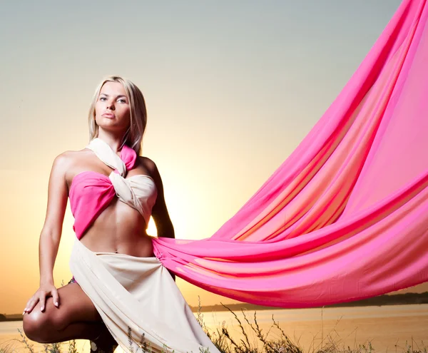 Beautiful woman on the beach. Large pink — Stock Photo, Image