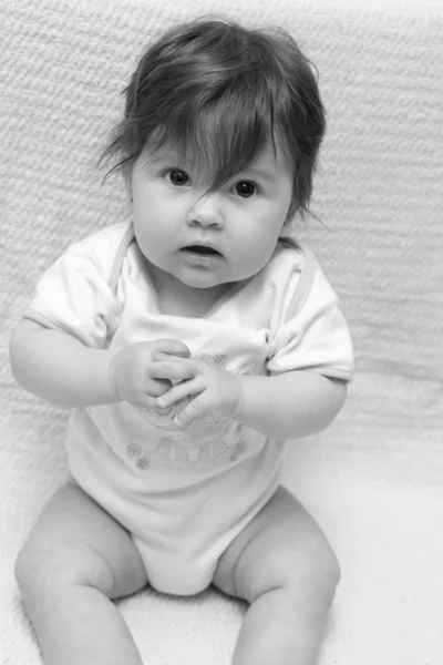 Portrait bébé noir et blanc — Photo