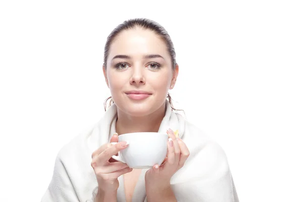 Женщина пьет чай — стоковое фото