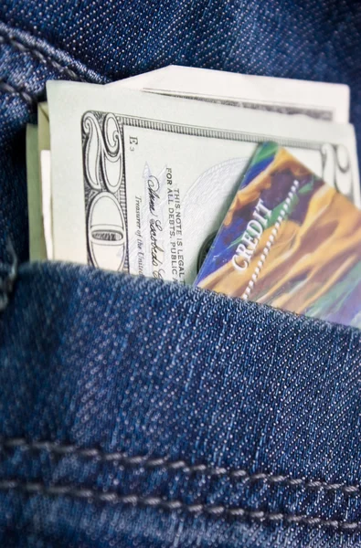 Kredi kartı ve kot pantolon — Stok fotoğraf