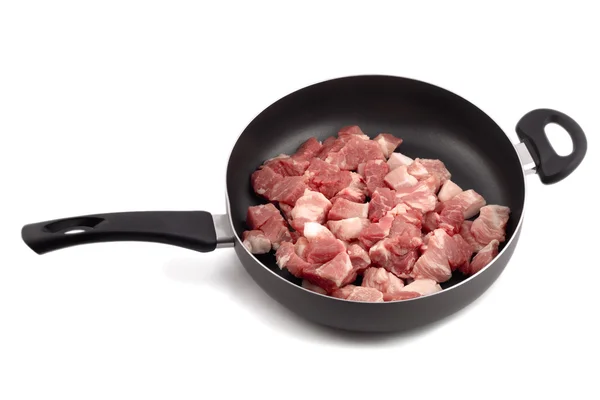 Carne crua na frigideira — Fotografia de Stock