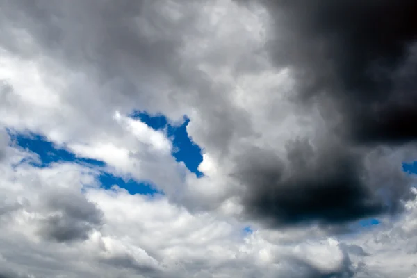 Змінна хмарність — стокове фото