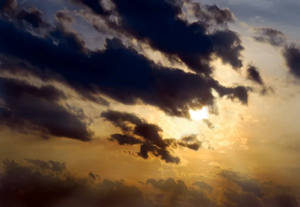 Cielo nuvole sole — Foto Stock