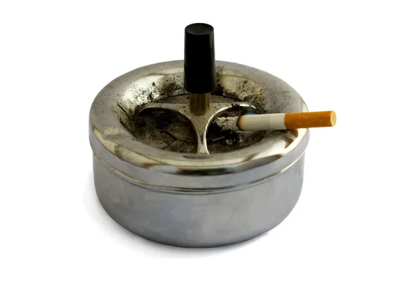 Cenicero y cigarrillo — Foto de Stock
