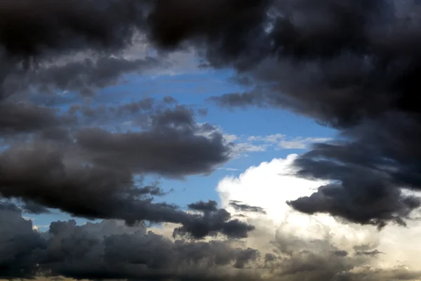 Σύννεφα και ουρανούς — Φωτογραφία Αρχείου