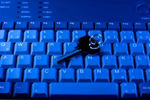 Bilgisayar klavyesi ve anahtarı — Stok fotoğraf