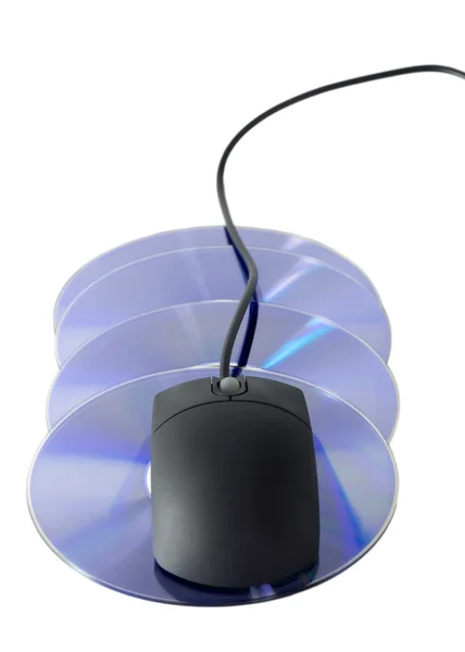 Комп'ютерна миша на стопці CD / DVD — стокове фото