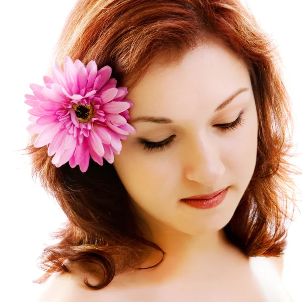 Meisje met bloem in haar — Stockfoto