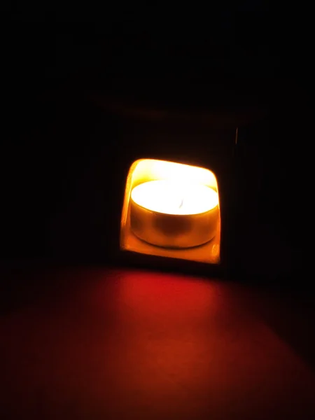 Kerze in Duftlampe — Stockfoto