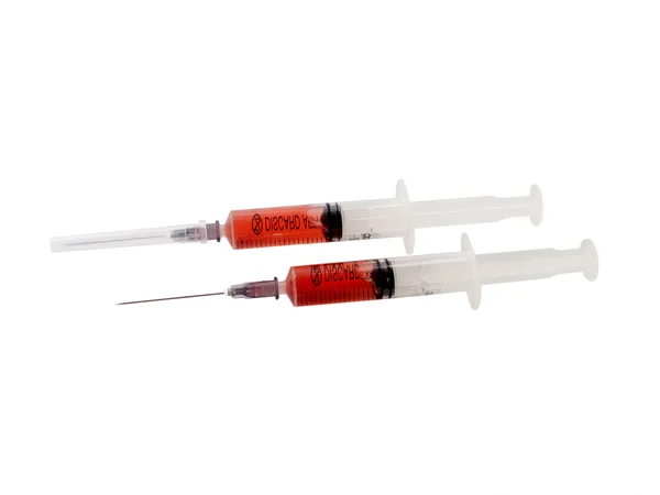 Dvě naplněné injekční stříkačky. — Stock fotografie