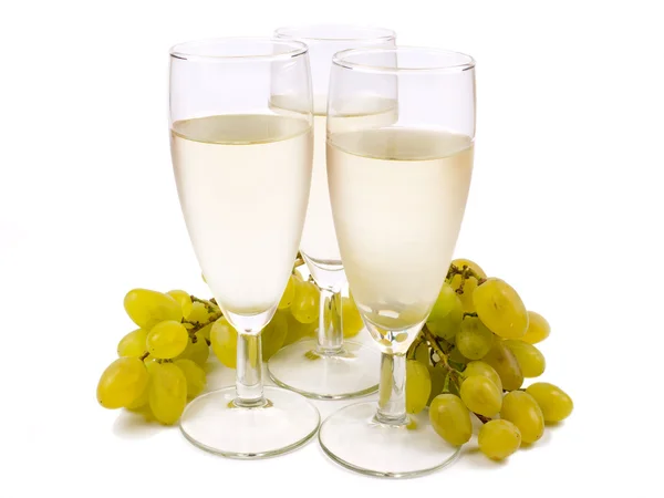 Glasses with white wine and white grape — Stock Photo, Image