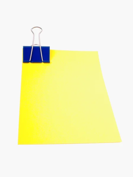 Büroklammer und gelbes Papier — Stockfoto