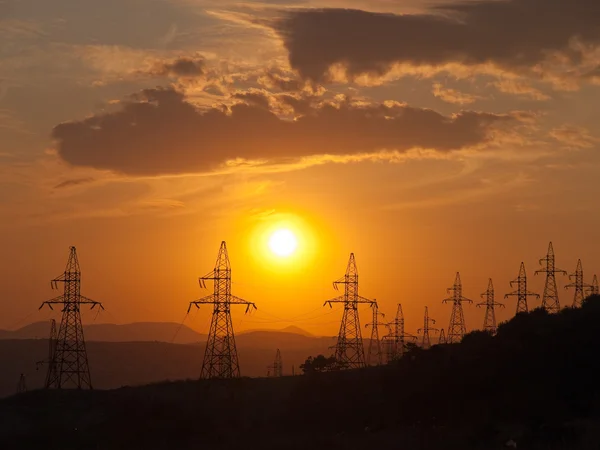 elektrik hatları ve gün batımı