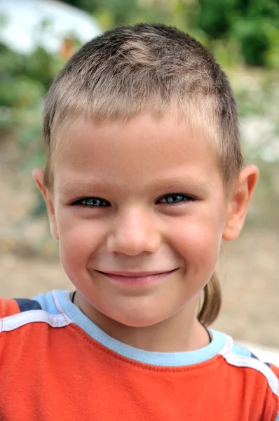 Portret van een kleine jongen — Stockfoto
