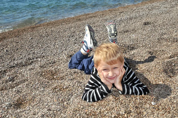 Αγόρι στην παραλία — Φωτογραφία Αρχείου