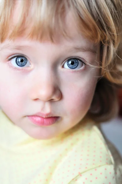Little girl with blue eyes — Stock Photo, Image