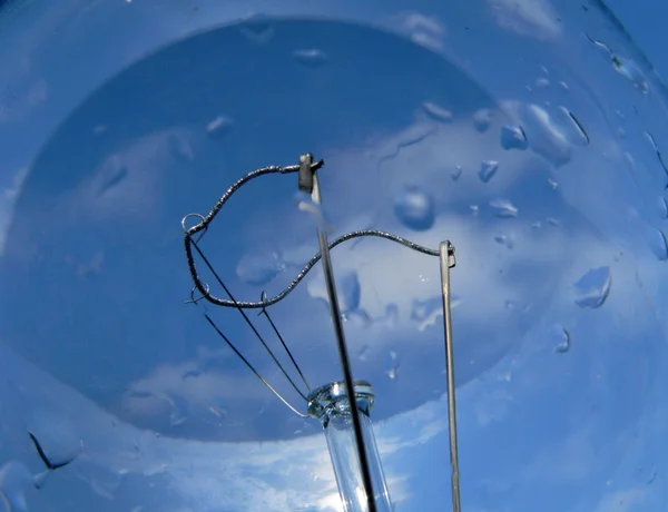 電球と滴 — ストック写真