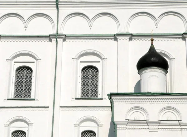 キリスト教の教会の白い壁 — ストック写真