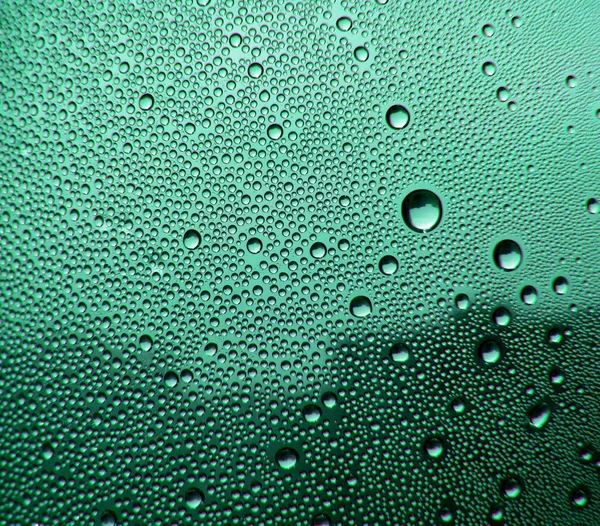 Zelené sklo s kapkami — Stock fotografie
