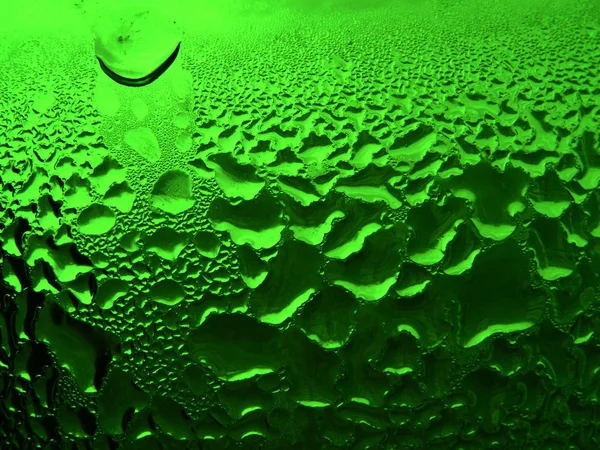 Vidro verde com gotas — Fotografia de Stock