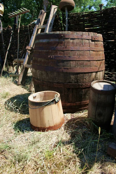 Barrel dan tong — Stok Foto