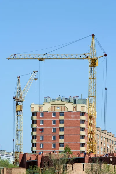 Two lifting cranes — Stock Photo, Image