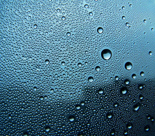 Blått glas med droppar — Stockfoto