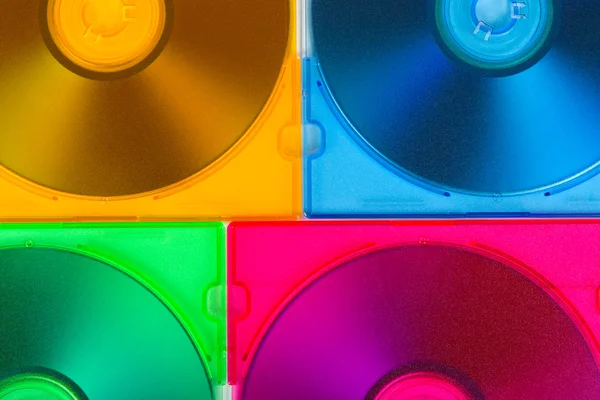 Комп'ютерні диски в різнокольорових коробках — стокове фото