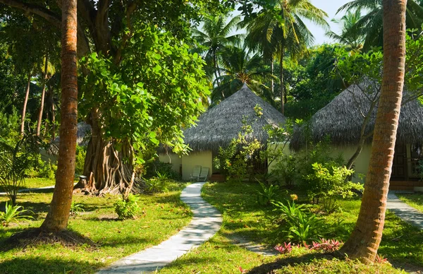 Bungalows and pathway — Stock Photo, Image