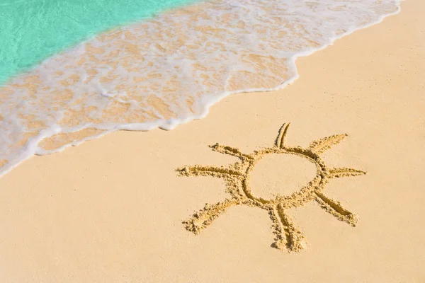 Dibujo sol en la playa — Foto de Stock