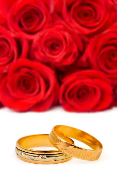결혼반지와 장미 — 스톡 사진