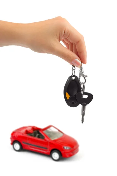 Ręka z kluczem i samochodu — Zdjęcie stockowe