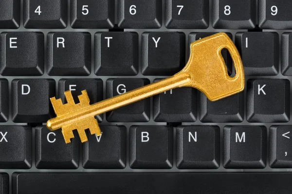 Bilgisayar klavyesi ve anahtarı — Stok fotoğraf