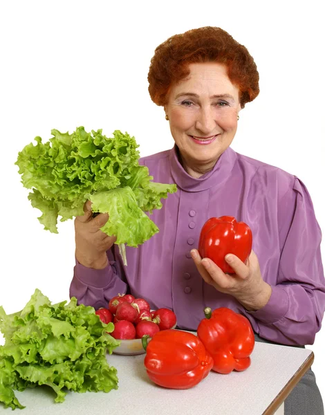 Pimenta vermelha e salada verde — Fotografia de Stock