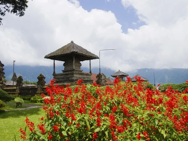 Jardín del Templo de Ulun Danau — Foto de Stock