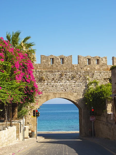 Arch to Mediterranean sea — стокове фото