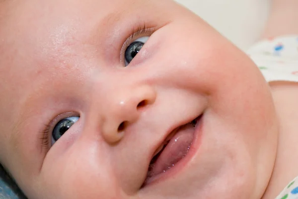 Il bambino sorridente — Foto Stock