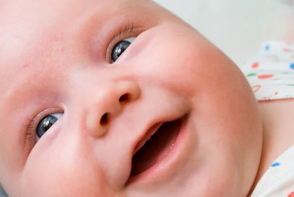 Uśmiechniętego dziecka — Zdjęcie stockowe