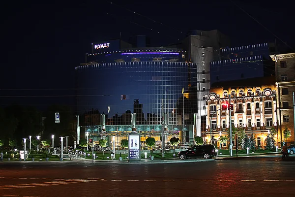 Noc Kijów hotel miejski Hyatt — Zdjęcie stockowe