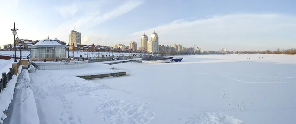 Panorama Muelles de la ciudad Kiev — Foto de Stock