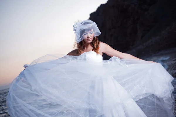 サンセット ビーチの花嫁 — ストック写真