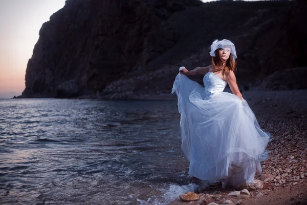 サンセット ビーチの花嫁 — ストック写真