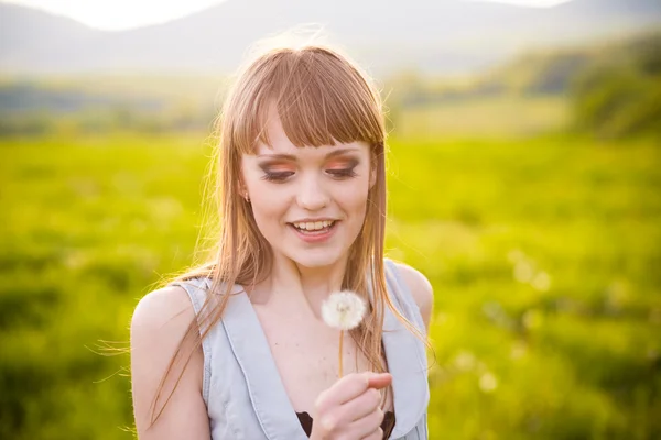 stock image Woman holding dandelion