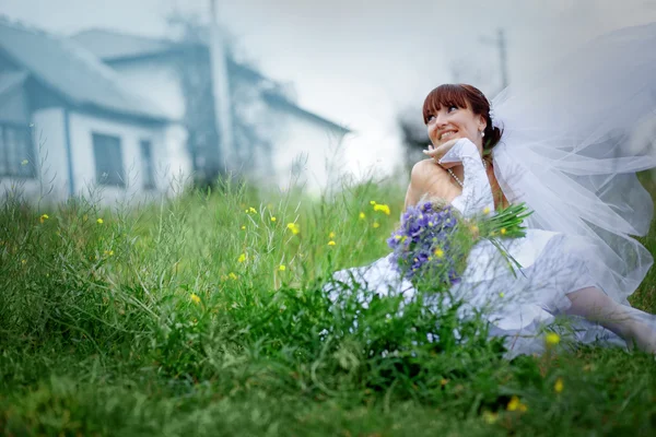Prachtige lente bruid — Stockfoto