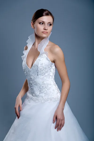 Bröllopsklänning på mode modell — Stockfoto