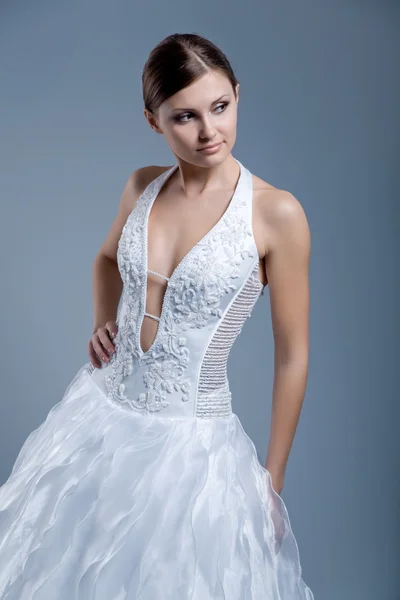 Vestido de novia en modelo de moda — Foto de Stock
