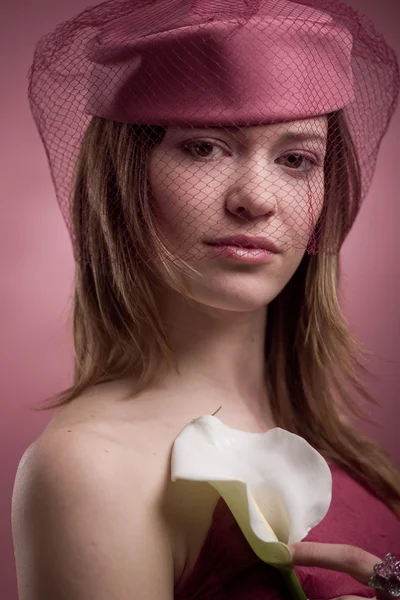 Elegantes Modell mit Calla-Lilie — Stockfoto