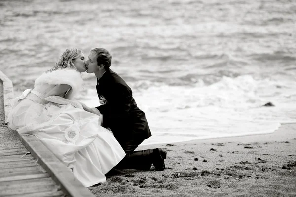 Kissing couple — Stock Photo, Image