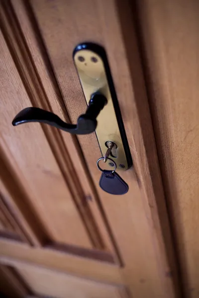 Cerradura de puerta con llave —  Fotos de Stock
